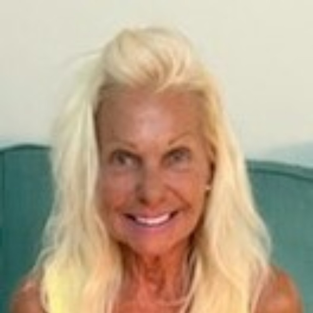 Meet your Posher, Lorie